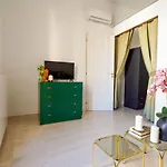 Dimora A Palazzo דירה *